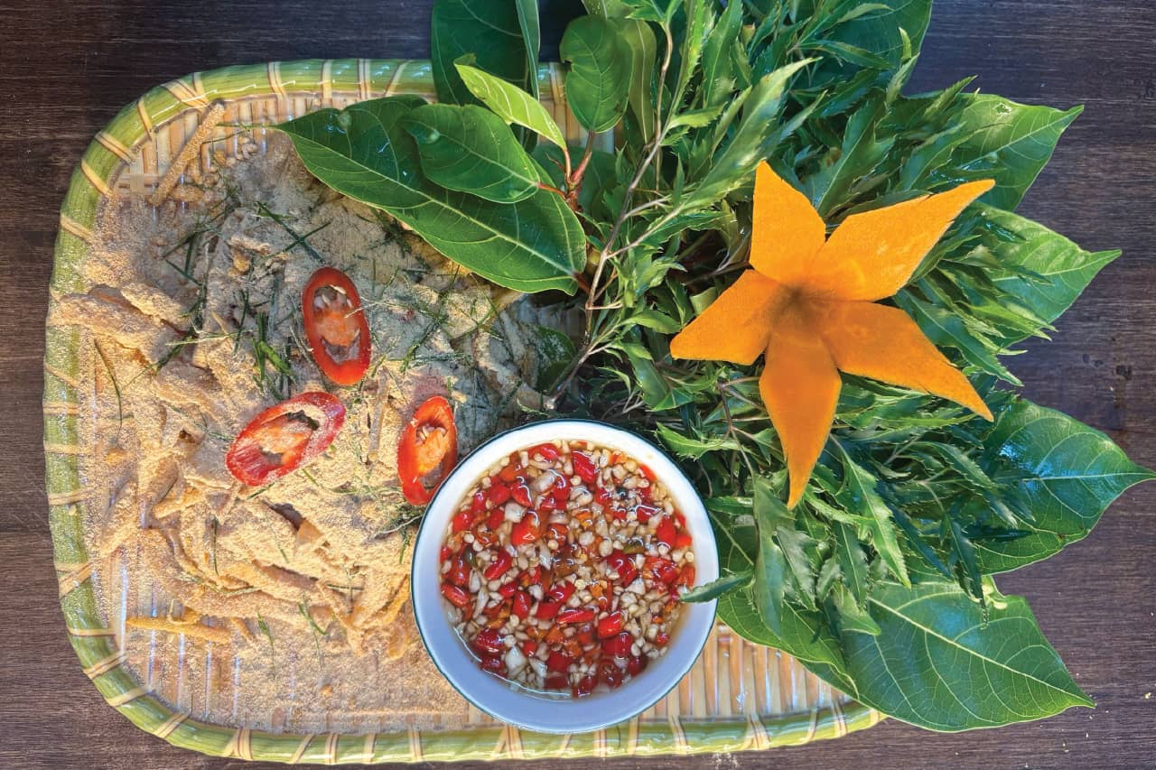 Món nem tai bóp thính